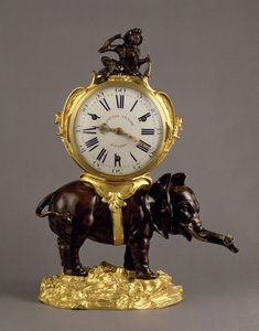 Louis XV Relógio de Mantel, c.1750 (ébano e ormolu) (ver também 73487)